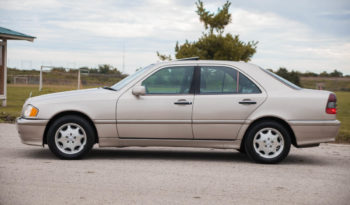 2000 Mercedes Benz C-Class, Low Mileage, Moon Roof, Alloy Wheels full