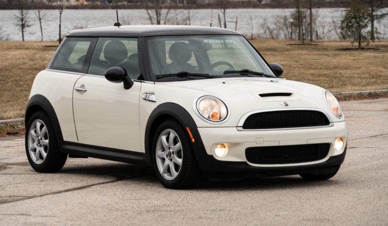 2009 MINI Cooper S Hardtop, Manual, Leather Seats, Satellite Features, Bluetooth Wireless, Sports Package full