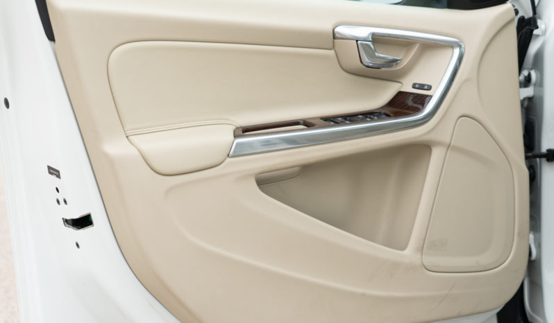 2013 Volvo S60 T6 Platinum, AWD, NAV, Backup Camera, Power Sunroof, Leather Seats full